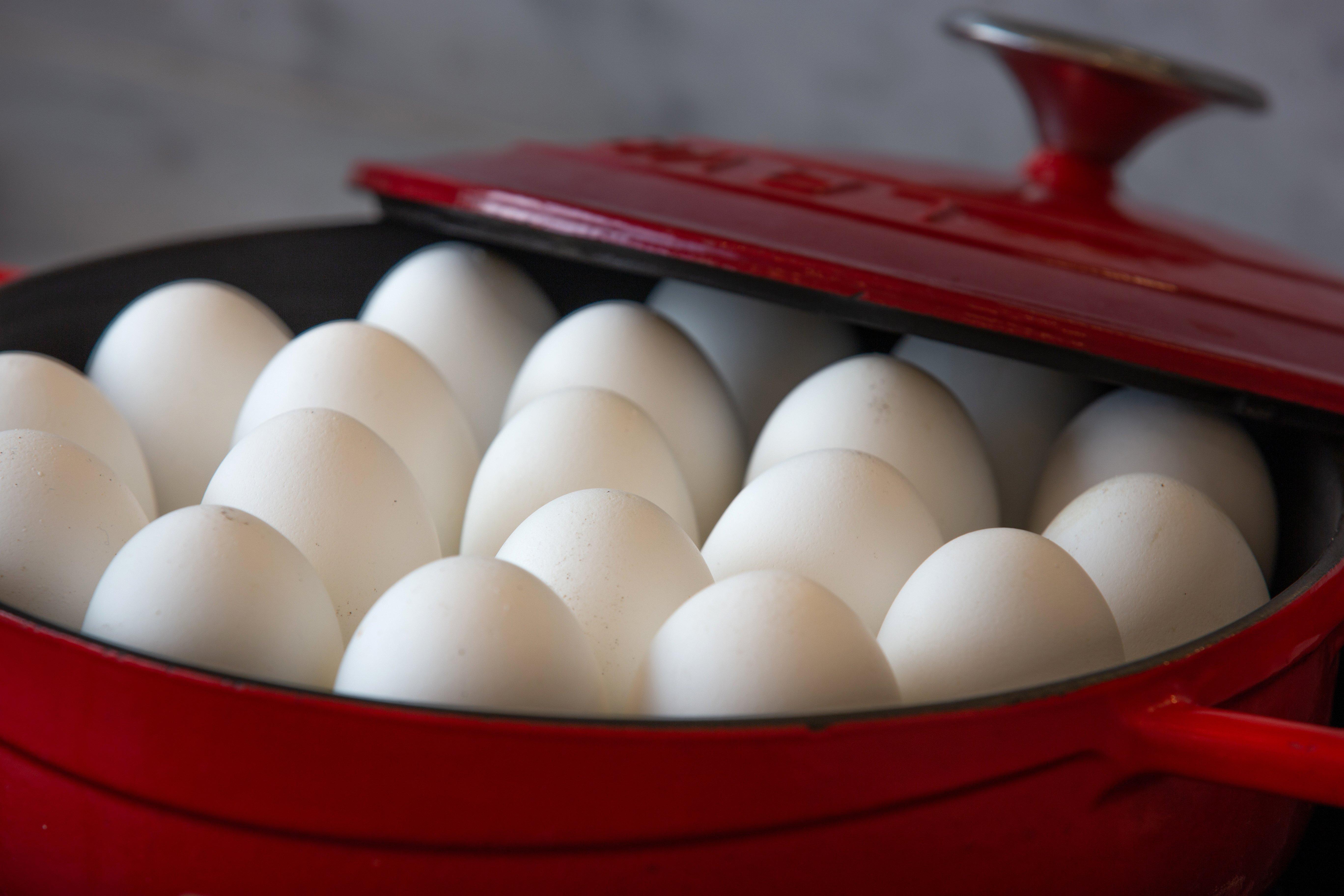 Holiday Inn Bengaluru Racecourse By Ihg Exterior foto Eggs in a Le Creuset