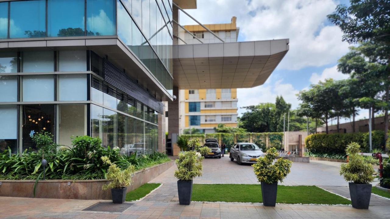 Holiday Inn Bengaluru Racecourse By Ihg Exterior foto The hotel's entrance